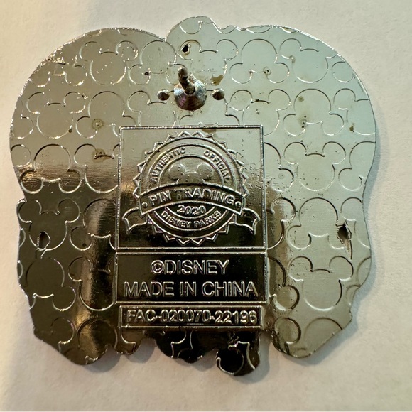 NWT. Disney Pin Pongo & Perdita Sitting In Red Heart Love 101 Dalmatians 2020 - Picture 7 of 9